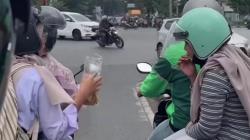 Ngidam Minta Jajanan Orang Tak Dikenal di Jalan Raya, Ibu Hamil Ini Bahagia Dikasih