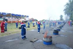 Pekerja Pertamina Cilacap Terlibat Pemecahan Rekor MURI Pelatihan Pemadaman Api