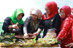 Festival Rujak Otek Angkat Kearifan Lokal Warga Lereng Gunung Semeru