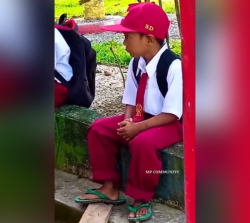 Kisah Muhammad Firdaus, Siswa SD di Mateng Sekolah Pakai Sendal Jepit-Seragam Cicil