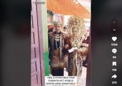 Mesra tapi Unik Pasangan Pengantin Semangat Mencoblos di PSU DPD RI Sumbar, Videonya Viral