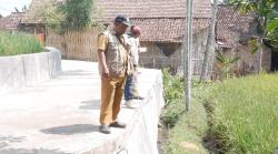 Permudah Masyarakat Angkut Hasil Pertanian, Desa Prasi Tuntaskan Rabat Beton Jalan