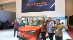 SERES Resmi Perkenalkan 2 SUV Mewah dan Canggih dengan Teknologi AI di GIIAS 2024