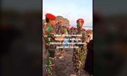 Kakak Kopaska Peluk Erat Adik Baru Dilantik Jadi Marinir, Sampaikan Pesan Ibu Tambah Haru