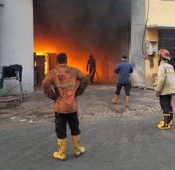 Gudang Kayu di Pergudangan Ecopark Sidoarjo Terbakar, Kerugian Ratusan Juta Rupiah