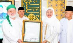 Gagas Kajian Tafsir Al-Qur'an, Khofifah Hadirkan Syeikh Fadhil di Masjid Al Akbar Surabaya