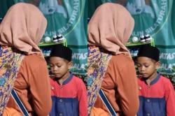 Viral! Momen Haru Seorang Ibu Mengunjungi Anak Asuhnya yang Diasuh Polisi, Nasihatnya Bikin Mewek