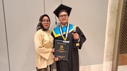 UHW Perbanas Surabaya Wisuda Mahasiswa, Firza Jadi Wisudawan Terbaik, Begini Kisahnya