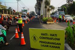 Padat Merayap Akibat Uji Coba Contraflow, Polrestabes Palembang Evaluasi Pintu Putar Balik Kendaraan