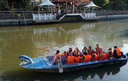 TPS Ajak Balita Asuh Nikmati Wisata Perahu Kalimas