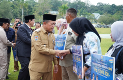 Di Sarolangun, Gubernur Jambi Al Haris Serahkan Dumisake UMKM dan Kehutanan Senilai Rp800 Juta