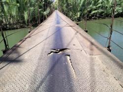 Parah! Jembatan Gantung di Cipedang Berlubang, Besi Keropos Ancam Keselamatan