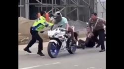 Viral Pengendara Motor Sport di Berau Terobos Lampu Merah, Tabrak Polisi hingga Terjungkal