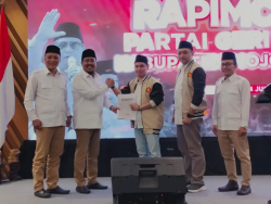 Gus Barra-Rizal Terima Surat Tugas Dari Partai Gerindra