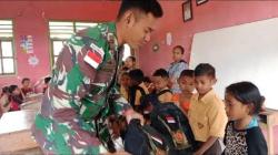 Keceriaan Pagi di SD Negeri Nunpo, 18 Siswa Berprestasi Terima Hadiah dari Satgas Naga Karimata