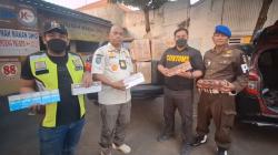 Warga Luwungbata Brebes Sembunyikan Ribuan Batang Rokok  Ilegal di Eternit saat Digerebek Satpol PP