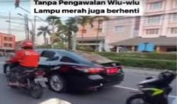 Mobil Sultan Hamengku Buwono X Meluncur Santai di Jalan tanpa Pengawalan Viral