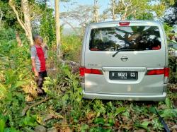 Kronologi Mobil Nyasar di Tengah Kuburan Banyumas