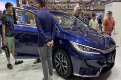 GIIAS 2024 : BYD M6 Mobil Listrik Keluarga, Dilengkapi Teknologi ACC