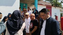 Komunitas Bagong Mogok Sumbangkan Meja dan Kursi untuk SDN Campakawangi