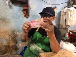 Cerita Pedagang Daging Ayam di Pasar Tanjung Jember, Tiga Kali Mendapati Uang Palsu dari Pembeli