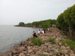 Pantai Desa Lontar Kabupaten Serang Dipadati Pengunjung dari Luar Daerah