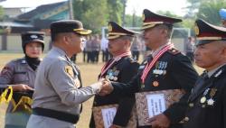 Kapolres Sragen Lepas 8 Wisudawan Purna Bhakti Bhayangkara, Dengan Tradisi Pedang Pora