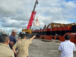 Lumbung Pangan Nasional: Komitmen Tugas Negara Excavator Pesanan H Isam dari China Tiba di  Merauke