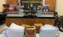 Geledah Salah Satu Rumah Warga di Jombang, Polisi Kaget Temukan 493 Botol Miras