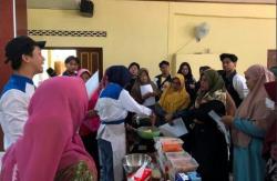 Mahasiswa KKN UNNES GIAT 9 Desa Cokro Berikan Pelatihan Membuat Makanan Khas