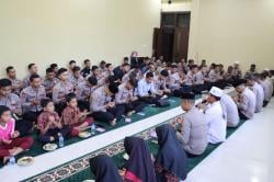 Kapolres Pijay AKBP Ahmad Faisal Pasaribu Peduli Sosial Melalui Pengajian dan Santunan Anak Yatim