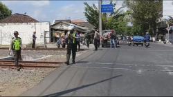 Lawan Arus, Pasutri di Kota Mojokerto Tertabrak Kereta Api Pula