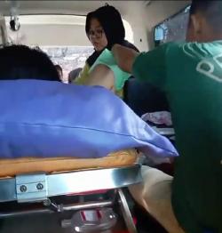 Viral! Video Ibu Muda Warga Parungpanjang Kabupaten Bogor Melahirkan Darurat di Ambulans