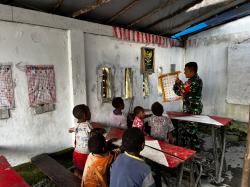 Berantas Buta Huruf, Satgas Pamtas Kewilayahan Yonif 715/Motuliato Ajari Anak Anak Papua