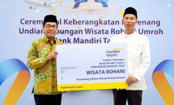 Bank Mandiri Taspen Berangkatkan 8 Pasangan Nasabah Pemenang Undian Umroh