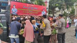 Harga Cabai Melambung, Ratusan Emak-emak Tersenyum Terima Bantuan Sayur-Mayur dari Polsek Cerme