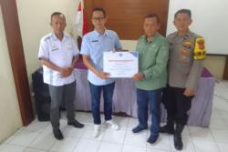 BNN Cianjur Hadiahi Penghargaan ke Pemdes Palasari Pada Program P4GN