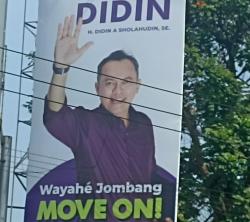 Pasang Banner Move On! Ketua BAZNAS Jombang Ini Mundur Demi Maju Pilkada 2024