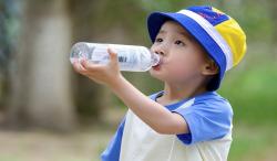 Dokter Imbau Cukupi Anak Minum Air Putih untuk Cegah Gagal Ginjal