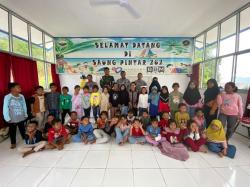 Personel Bakamla Beri Tambahan Pendidikan untuk Anak-anak Pulau Terpencil Natuna