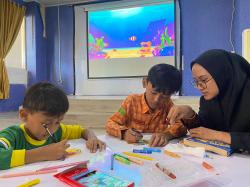 Akuarium Digital Bikin Anak-anak Betah Seharian di Kantor Disperpusip Gresik