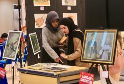 Pecah Telor, Mahasiswa DKV UM Surabaya Pamerkan Ratusan Karya Sketsa dan Fotografi