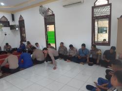 SDM Polres Batu Bara Pimpin Kerohanian Umat Muslim Di Aula Polres Batu Bara.