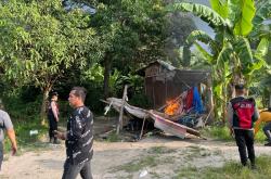 Tim Gabungan Bakar Barak Narkoba di Pekan Jumat, Tiga Warga Ditangkap