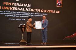 Wapres Ma'ruf Amin Berikan Penghargaan UHC Awards kepada 493 Kepala Daerah