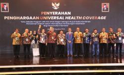 Pj Bupati Lahat Imam Pasli Terima UHC Awards 2024 dari Wapres Ma'ruf Amin