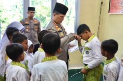 Kapolres Pidie Jaya Santuni Anak Yatim dan Kunjungi Dayah Nurussalam
