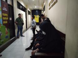 Bejat! Pimpinan Ponpes di Karawang Hukum Puluhan Santriwati Buka Pakaian hingga Telanjang