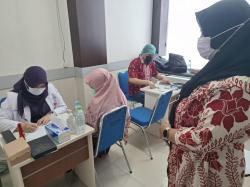 UNTAD dan KSMM Palu Gelar Pemeriksaan Mata Gratis