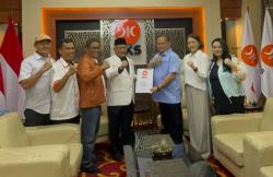 Elly-Micha Terima SK PKS untuk Maju Pilgub Sulut